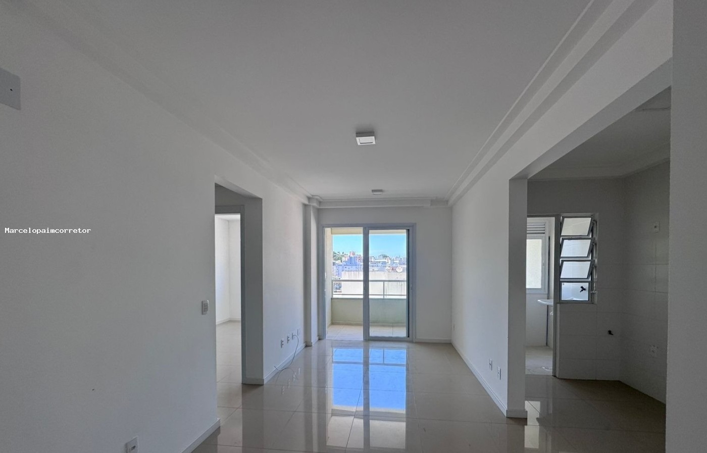 Apartamento para Venda em Florianópolis, Abraão, 2 dormitórios, 1 suíte, 2 banheiros, 2 vagas - foto 1