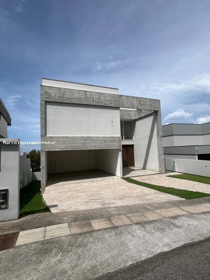 Casa Duplex para Venda em Palhoça, Pedra Branca, 3 dormitórios, 3 suítes, 3 banheiros, 2 vagas - foto 1