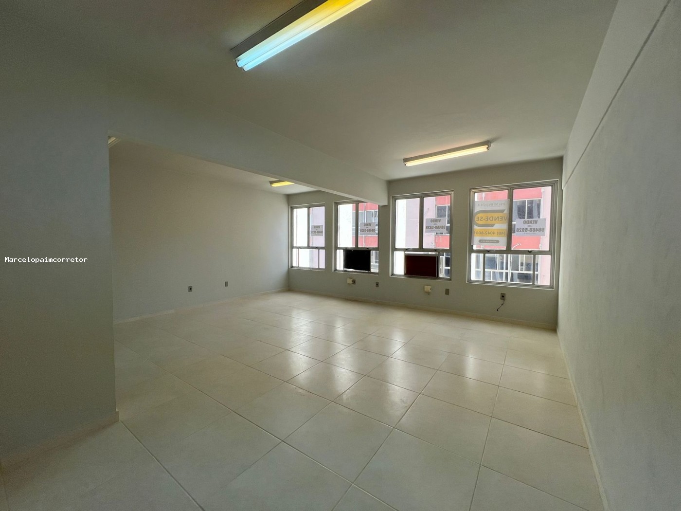 Sala Comercial para Venda em Florianópolis, Centro, 1 banheiro — foto 2