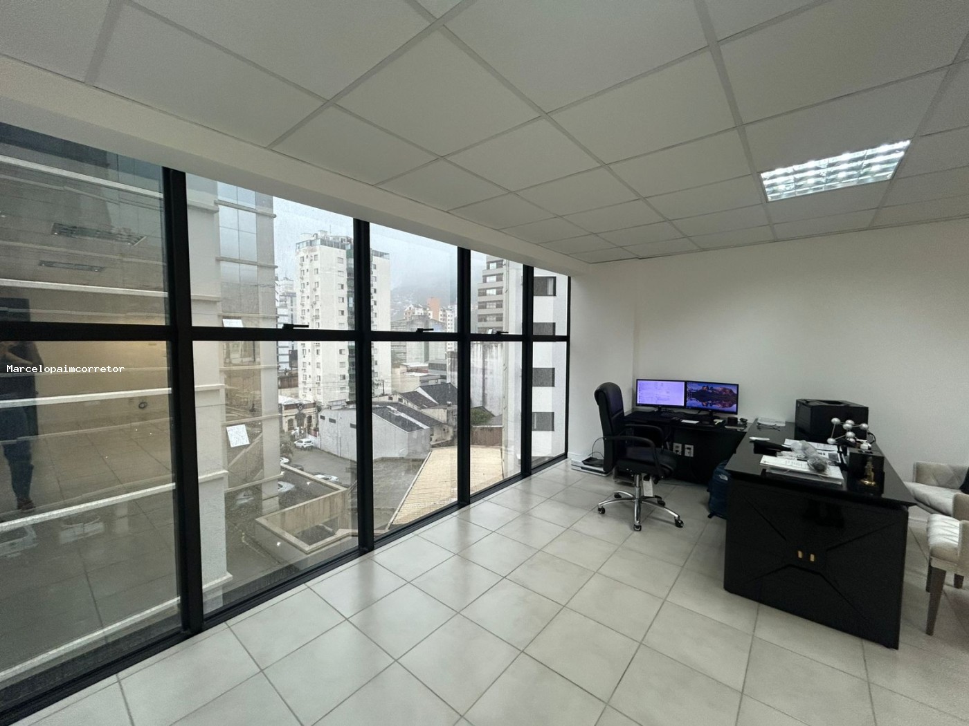 Sala Comercial para Venda em Florianópolis, Centro, 1 banheiro, 2 vagas — foto 4