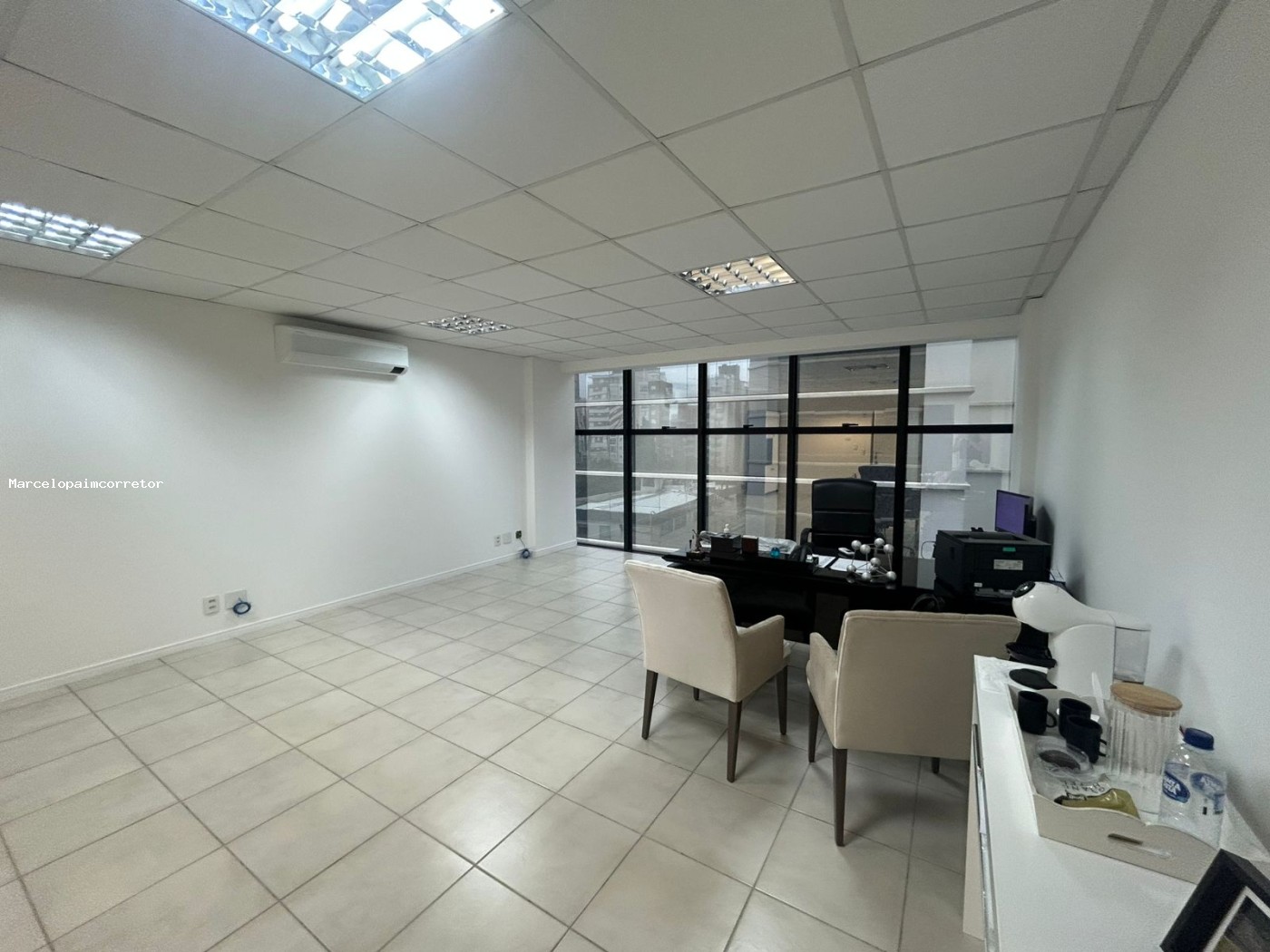 Sala Comercial para Venda em Florianópolis, Centro, 1 banheiro, 2 vagas — foto 3