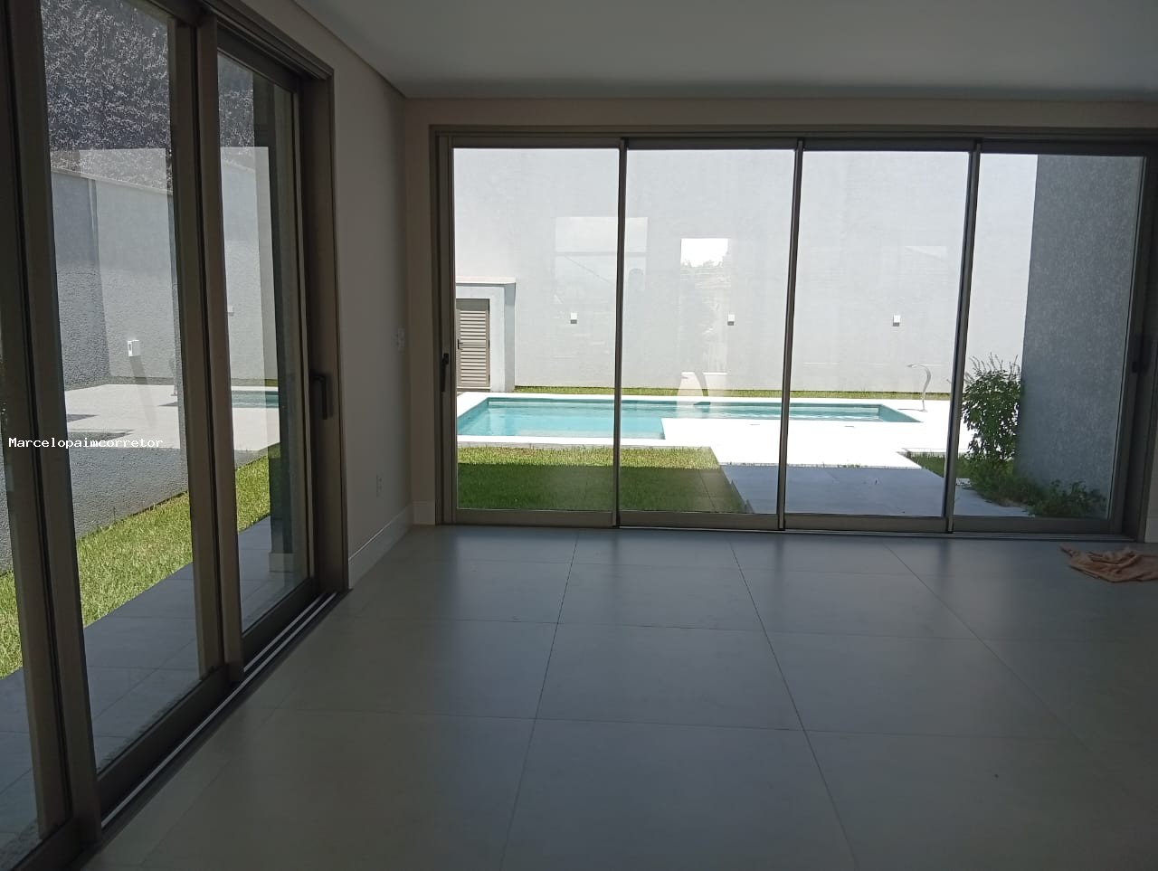 Casa Duplex para Venda em Palhoça, Pedra Branca, 3 dormitórios, 3 suítes, 5 banheiros, 2 vagas — foto 2