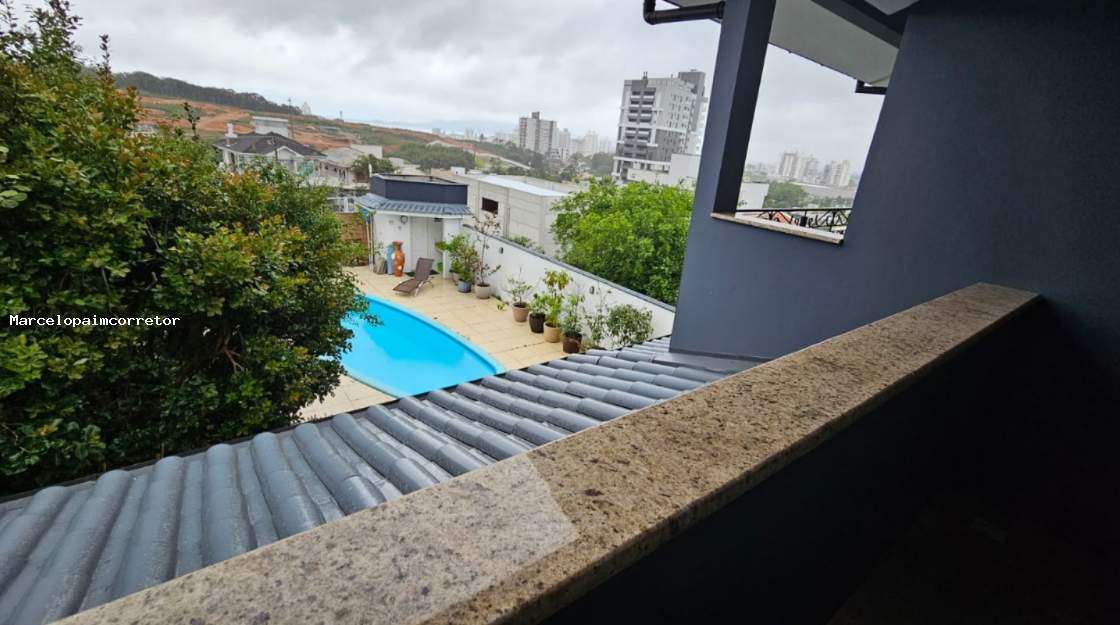 Casa Duplex para Venda em Palhoça, Pedra Branca, 3 dormitórios, 1 suíte, 4 banheiros, 2 vagas — foto 2