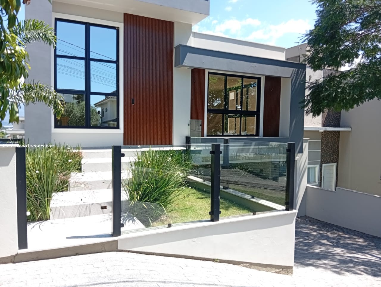 Casa Duplex para Venda em Palhoça, Pedra Branca, 4 dormitórios, 2 suítes, 4 banheiros, 2 vagas - foto 1