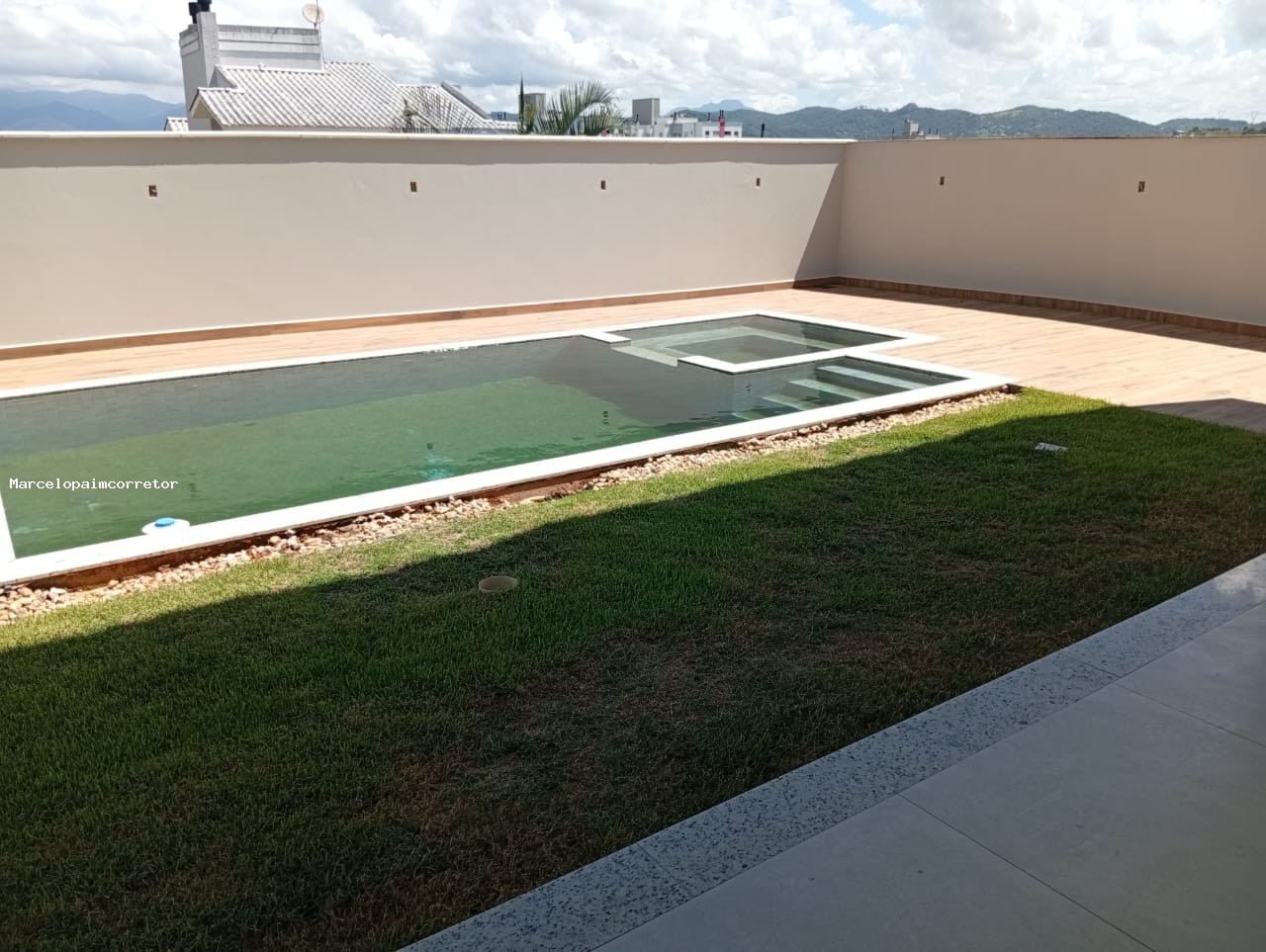 Casa Duplex para Venda em Palhoça, Pedra Branca, 4 dormitórios, 2 suítes, 4 banheiros, 2 vagas — foto 3