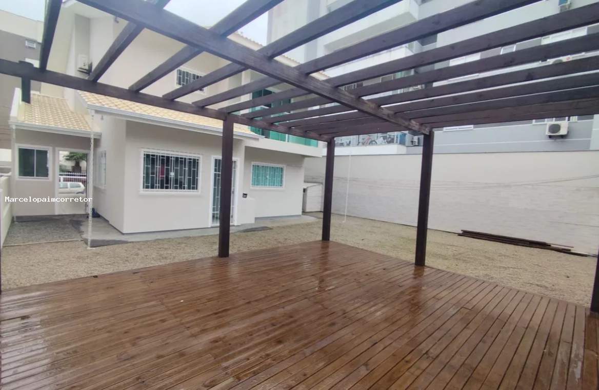 Casa Duplex para Venda em Palhoça, Pagani, 3 dormitórios, 1 suíte, 3 banheiros, 4 vagas — foto 2